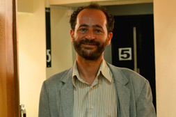 Ramzi Aburedwan, président de l'association Al KamandjâtiDR