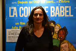 Julie Bertuccelli, réalistatrice et les participants à l'atelier Passeurs d'imagesDR